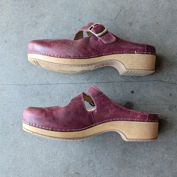 Dansko Britney Waxy Burnished Mule Clog in Wine size 39 - Picture 10 of 12